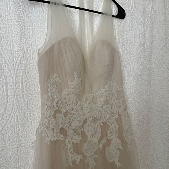 Enzoani Beautiful Bridal BT17-12 Wedding Gown size 4 - Picture 4 of 16